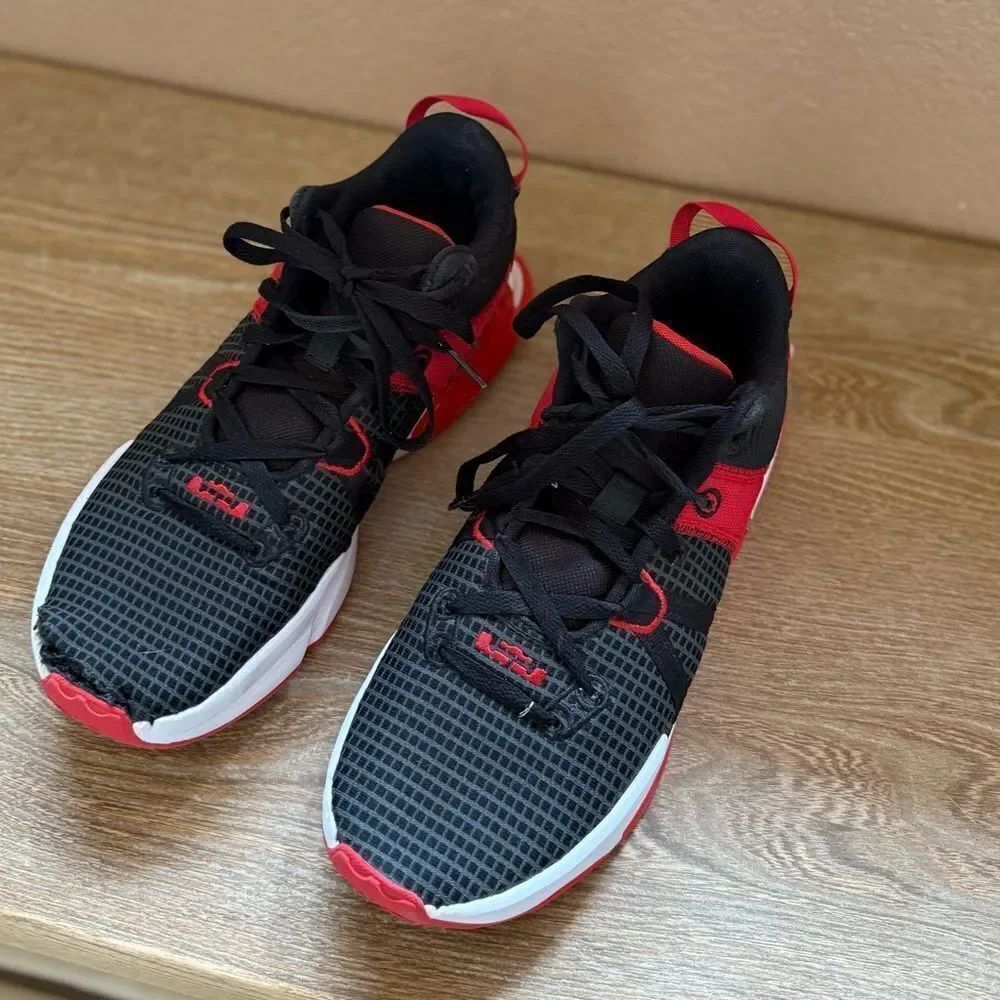 Men’s RARE Nike LeBron witness 7 “Bred” sneakers